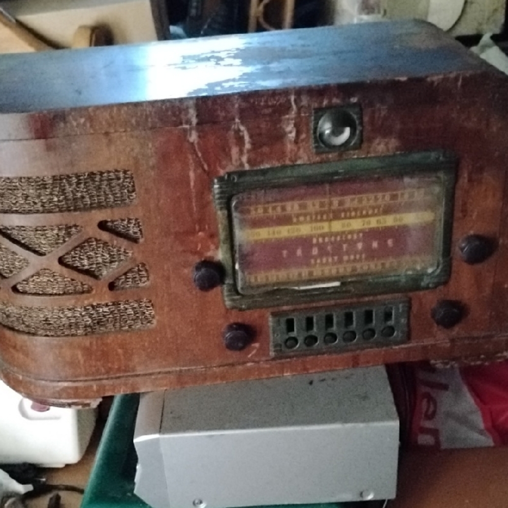 Antique Rola Wooden Short Wave Radio with Tuning Dial